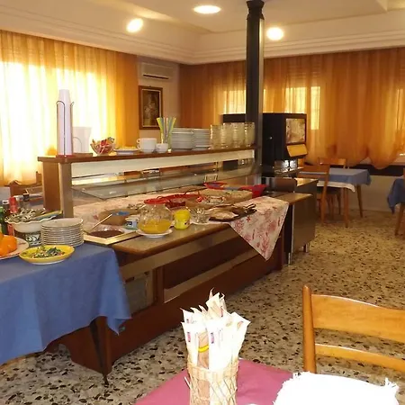Отель La Vela 2*